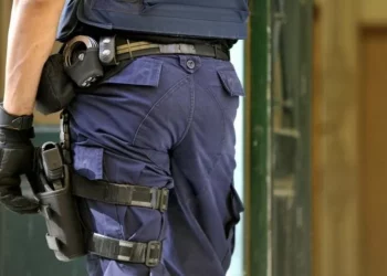 Καταδικάστηκε ο αστυνομικός που βιντεοσκοπούσε συνάδελφό του στις τουαλέτες