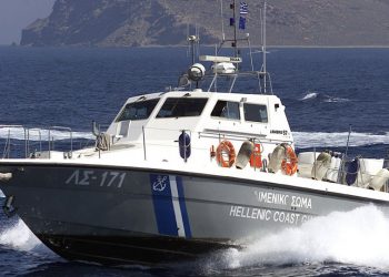 Ναυάγιο με 100 Αφγανούς όταν βυθίστηκε πλοίο που έφτασε μέχρι τις ακτές της Πάρου