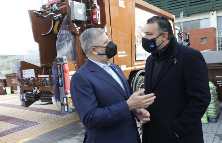 Επεκτείνεται και στο Παλαιό Φάληρο το πρόγραμμα για μία περιφέρεια – πρότυπο στη συλλογή απορριμμάτων