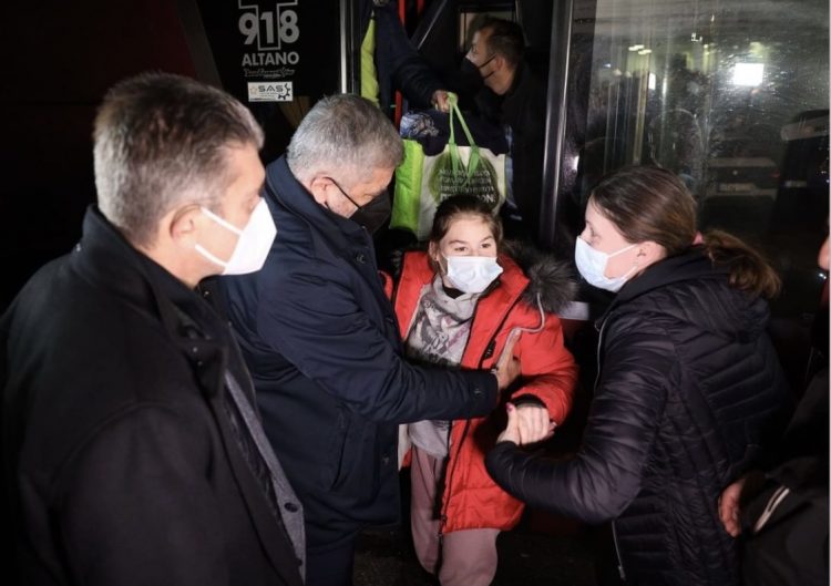 Περιφέρεια Αττικής και Ιατρικός Σύλλογος Αθηνών αγκάλιασαν τους Ουκρανούς πρόσφυγες