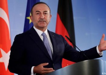 Η Τουρκία προειδοποίησε όλα τα κράτη ότι δεν θα αφήσει πολεμικά πλοία στα Στενά