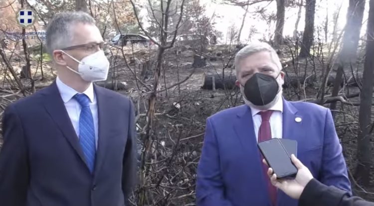 Τις πυρόπληκτες περιοχές της Βαρυμπόμπης επισκέφτηκαν ο Γιώργος Πατούλης και ο Μάρτιν Κόβατς