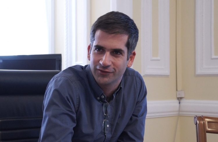 Αδιανόητη ενέργεια του Μπακογιάννη! Νομιμοποίησε το ψευδοκράτος από την πίσω πόρτα