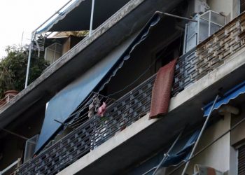 Ξεσπά ο πατέρας των παιδιών που ζούσαν με κατσαρίδες και ποντίκια: «Της έδινα 4 χιλιάρικα το μήνα»