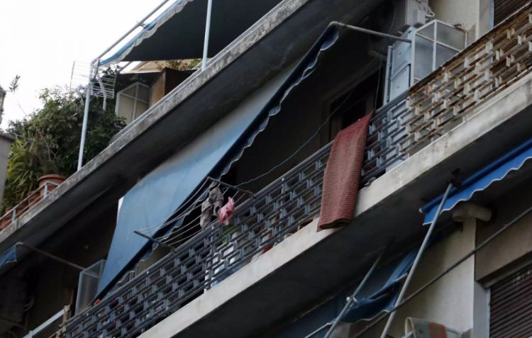 Ξεσπά ο πατέρας των παιδιών που ζούσαν με κατσαρίδες και ποντίκια: «Της έδινα 4 χιλιάρικα το μήνα»