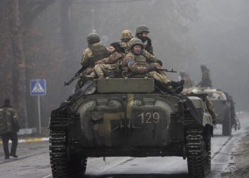 Διεθνής Τύπος: Συγκέντρωση ρωσικών στρατευμάτων στα σύνορα της Φινλανδίας – Η Βρετανία θα στέλνει αιτούντες άσυλο στη Ρουάντα