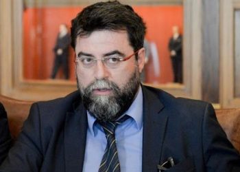 Οργισμένη αντίδραση του ΣΥΡΙΖΑ-ΠΣ για τη χυδαιότητα Οικονόμου: Αφού «ο τσάμπα πέθανε», ο Μητσοτάκης να βάλει λουκέτο στη ΝΔ