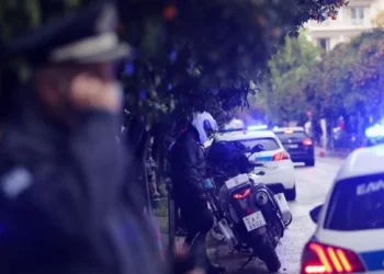 Σοκ με τον θάνατο αστυνομικού – Πήγε να φτιάξει το κλιματιστικό φίλου του και σκοτώθηκε