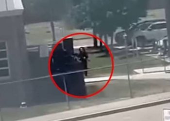 Η στιγμή που ο μακελάρης του Τέξας μπαίνει στο σχολείο – Βίντεο ντοκουμέντο