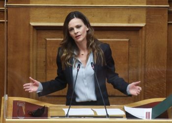 Αχτσιόγλου: «Να επιβληθεί πλαφόν στη τιμή του ρεύματος και στα κέρδη των εταιρειών ενέργειας»