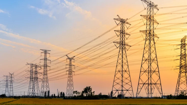 Στη Βουλή η ρύθμιση για το πλαφόν στις τιμές χονδρικής του ρεύματος