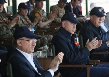 Φουάτ Οκτάι: “Αποστρατιωτικοποιήστε τα νησιά αλλιώς θα αμφισβητήσουμε την κυριαρχία τους”