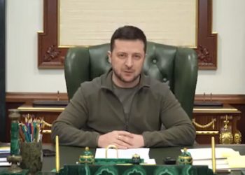 Επίθεση Ζελένσκι στον Μακρόν: «Για να είσαι ηγέτης, χρειάζεσαι να συμπεριφέρεσαι ως ηγέτης»