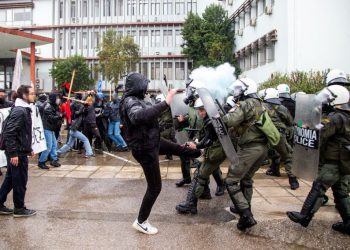 Νέα επεισόδια στο ΑΠΘ με Πετροπόλεμο και χημικά (video)