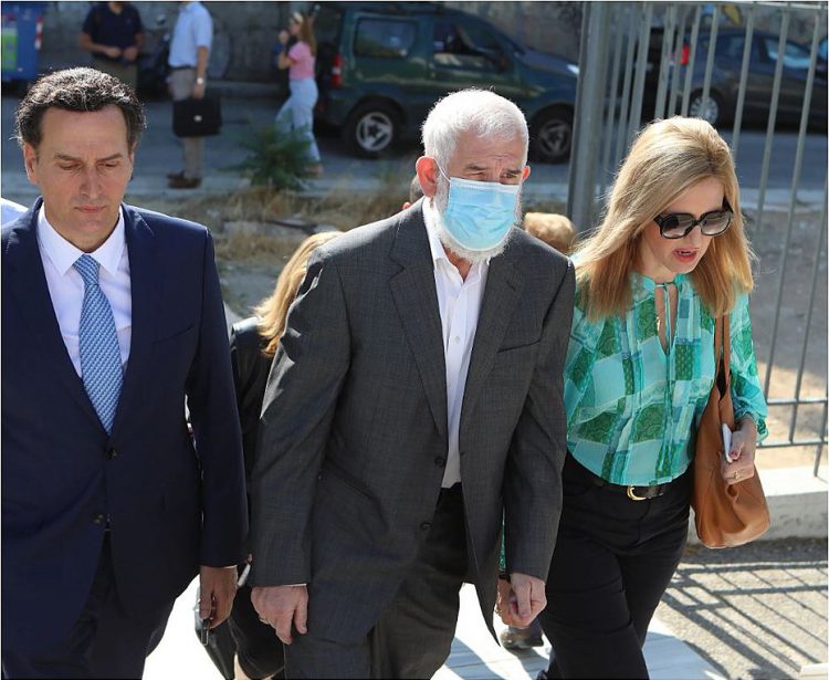 Δίκη Φιλιππίδη: «Άνοιξε το παντελόνι, την άρπαξε και την πίεσε προς τα γεννητικά του όργανα»