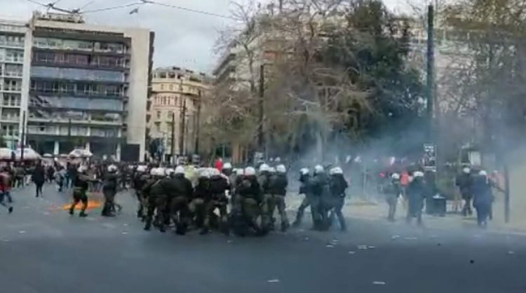 Ζωή Κωνσταντοπούλου: “Το έγκλημα στα Τέμπη δεν θα ξεχαστεί παρά τη νέα αναίτια επίθεση των αστυνομικών δυνάμεων σε ειρηνικούς διαδηλωτές” (fotos)