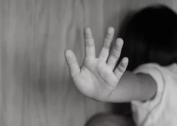 Κρήτη: Εκτός φυλακής μητέρα και πατριός που κακοποιούσαν τρία παιδιά – Το αποκαλυπτικό γράμμα