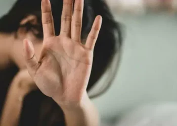 Μύκονος: Πήγε στην αστυνομία να καταγγείλει πως τη νάρκωσαν και την κακοποίησαν και οι  Αρχές «την απαξίωσαν»