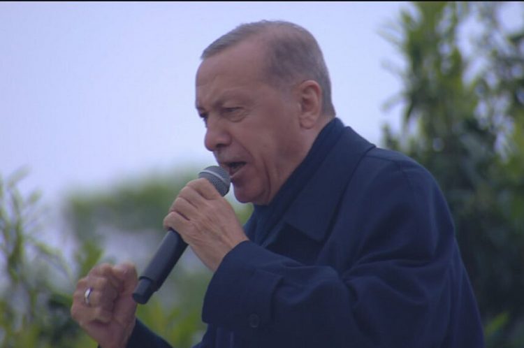 Νίκησε ο Ερντογάν και χαιρέτησε τον… Κεμάλ