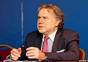 Με ήθος και πολιτική εντιμότητα, ο Γιώργος Κατρούγκαλος απέσυρε την υποψηφιότητά και έδειξε τη διαφορά του από τον Κώστα Καραμανλή