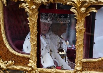 Βρετανία: Ο Κάρολος στέφθηκε βασιλιάς