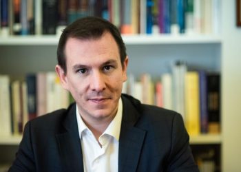 Παναγιώτης Δουδωνής: Ο κ. Μητσοτάκης έκανε κριτική στην αλαζονεία των στελεχών του, κλίνοντας τo “Εγώ” σε όλες τις πτώσεις