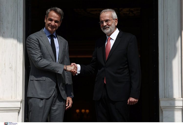 Ιωάννης Σαρμάς: Ορκίστηκε και ανέλαβε υπηρεσιακός πρωθυπουργός