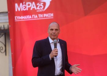 Γιάνης Βαρουφάκης: «Είμαστε ένα κράτος εν δυνάμει υπό κατοχή»