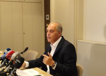 Στρίμωξε στα σχοινιά ο Κυριάκος Βελόπουλος την Ντόρα Μπακογιάννη