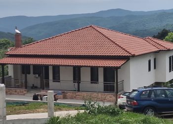 Έγκλημα στη Χαλκιδική: Σκότωσε τη σύζυγό του ενώ ήταν αγκαλιά με τον 8χρονο γιο τους