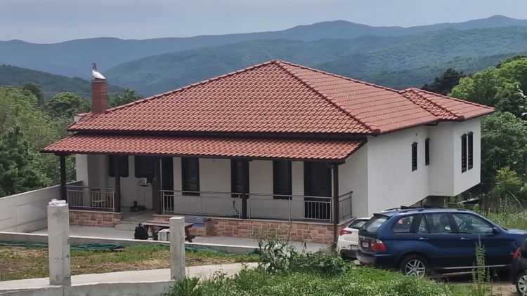 Έγκλημα στη Χαλκιδική: Σκότωσε τη σύζυγό του ενώ ήταν αγκαλιά με τον 8χρονο γιο τους