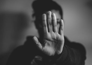 Σοκάρουν τα ευρήματα σε έρευνα του ΟΗΕ για την… ανισότητα των φύλων: Ένας στους τέσσερις άνδρες δικαιολογεί την βία κατά των γυναικών, ενώ οι απολαβές για τις γυναίκες είναι 39% χαμηλότερες