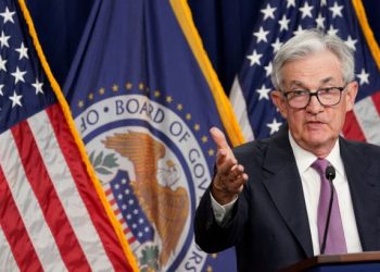 Fed Τζερόμ Πάουελ: Η μείωση των επιτοκίων «θα πρέπει να περιμένει»