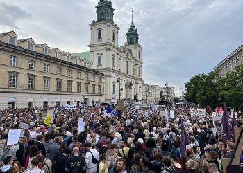 Πολωνία: Χιλιάδες διαδήλωσαν ενάντια στον νόμο κατά των αμβλώσεων με αφορμή ακόμη έναν θάνατο εγκύου