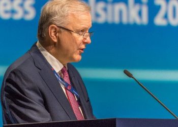 O Όλι Ρεν ανακοίνωσε την υποψηφιότητά του για την προεδρία