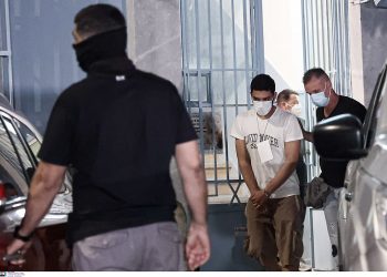 Στην Εισαγγελία Πρωτοδικών Καλαμάτας πρόκειται να οδηγηθούν οι συλληφθέντες για το ναυάγιο στα ανοιχτά της Πύλου