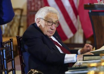 Χένρι Κίσιντζερ: Ο Βλαντιμιρ Πούτιν δεν θα μπορεί να παραμείνει στην εξουσία, εάν ο πόλεμος στην Ουκρανία τελείωνε με συμβιβαστική συμφωνία.