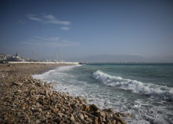 Σοκ στον Πειραιά: 17χρονη καταγγέλλει απόπειρα βιασμού της στην παραλία της Φρεαττύδας