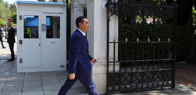 Αλέξης Τσίπρας: Έκτακτη συνάντηση με τον υπηρεσιακό πρωθυπουργό Ιωάννη Σαρμά στο Μαξίμου