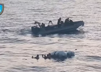 Ναυάγιο με μετανάστες ανοικτά της Λέσβου με αποτέλεσμα να χάσουν τέσσερα παιδιά τη ζωή τους