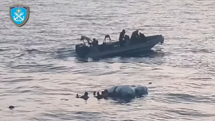 Ναυάγιο με μετανάστες ανοικτά της Λέσβου με αποτέλεσμα να χάσουν τέσσερα παιδιά τη ζωή τους