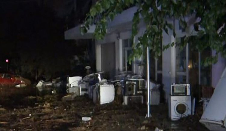 «Έχουμε μαζευτεί 14 άτομα σε μία οικοδομή για να μην πνιγούμε