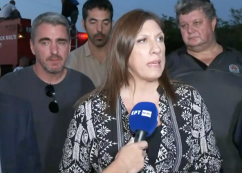 Η Ζωή Κωνσταντοπούλου επισκέφτηκε τη Λάρισα, μαζί με τον Κοινοβουλευτικό Εκπρόσωπο της Πλεύσης Ελευθερίας, Αλέξανδρο Καββαδία και αντιπροσωπεία εθελοντών και μελών του κινήματος