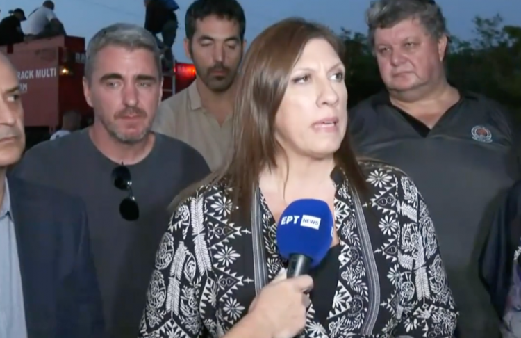 Η Ζωή Κωνσταντοπούλου επισκέφτηκε τη Λάρισα, μαζί με τον Κοινοβουλευτικό Εκπρόσωπο της Πλεύσης Ελευθερίας, Αλέξανδρο Καββαδία και αντιπροσωπεία εθελοντών και μελών του κινήματος