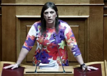 Επίκαιρη ερώτηση της Ζωής Κωνσταντοπούλου, για τις καταστροφικές πυρκαγιές, προς τον Κυριάκο Μητσοτάκη που παραμένει… εξαφανισμένος από τη βουλή