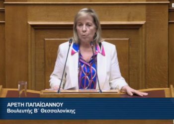 Αρνείται και η Παπαϊωάννου να παραδώσει την έδρα