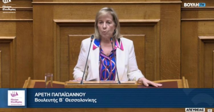 Αρνείται και η Παπαϊωάννου να παραδώσει την έδρα