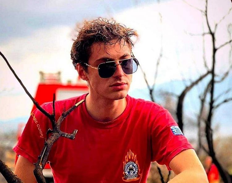 Τροχαίο δυστύχημα στην Κορινθία: Το «αντίο» στον εποχικό πυροσβέστη από τους συναδέλφους του