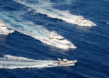 Τρεις συλλήψεις για την αποβίβαση 41 μεταναστών στη Βραυρώνα – Είχαν πληρώσει 5.000 ο καθένας για τη μεταφορά τους