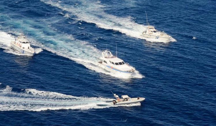 Τρεις συλλήψεις για την αποβίβαση 41 μεταναστών στη Βραυρώνα – Είχαν πληρώσει 5.000 ο καθένας για τη μεταφορά τους